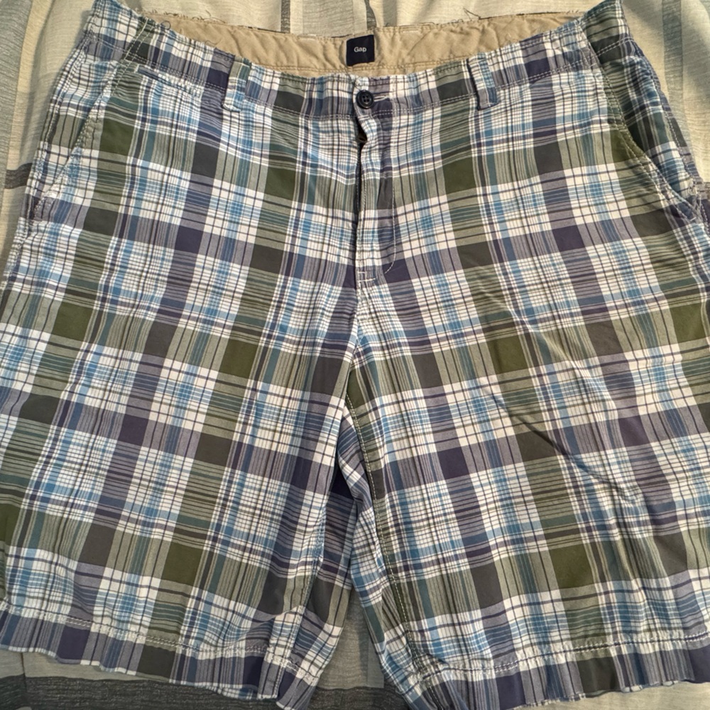 GAP Men's Plaid Shorts - Olive and Navy